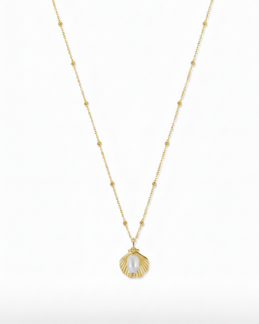Gouden ketting Cala met een schelp en parel – productfoto