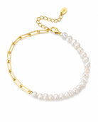 Zilveren armband Aurelia met natuurlijke parels en een paperclipketting – productfoto