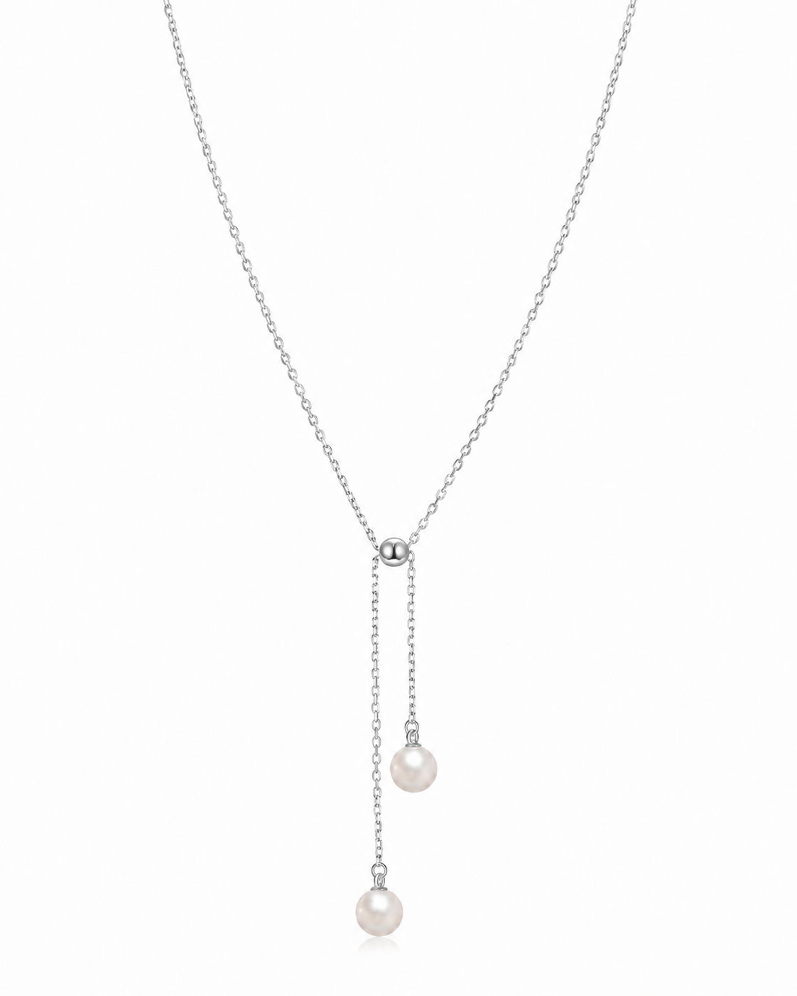 Zilveren ketting Avela met parels – productfoto op een lichte achtergrond
