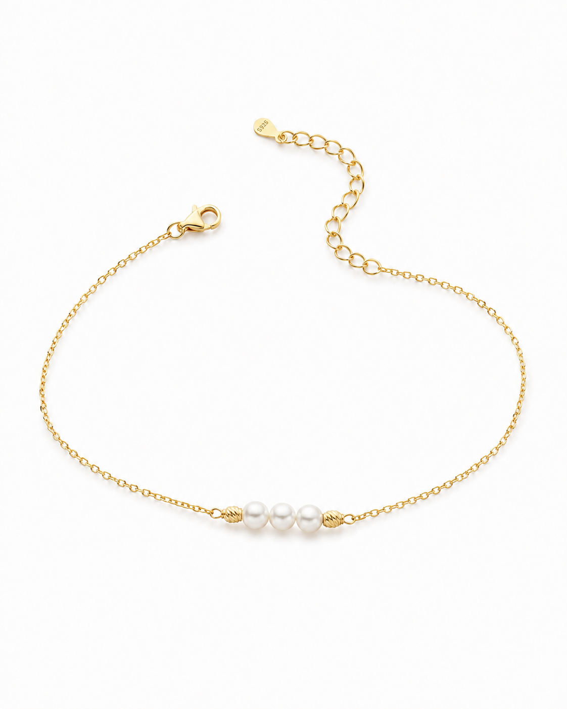Gouden armband Marea met parels – productfoto op een lichte achtergrond