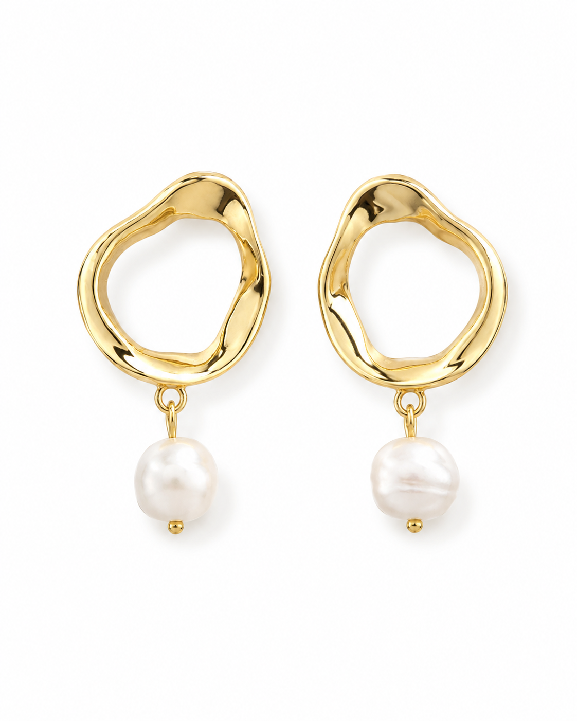 Gouden oorbellen Naia met onregelmatige parels – productfoto