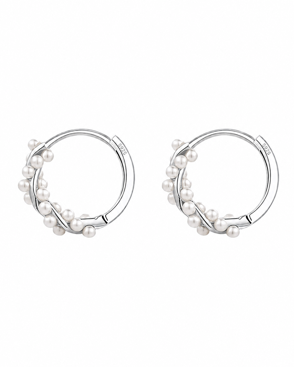 Zilveren hoepeloorbellen Serena met kleine parels – productfoto