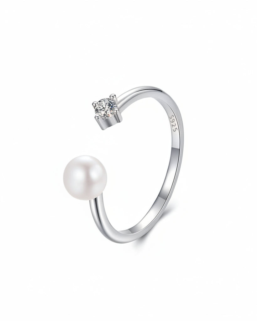 Zilveren ring Solene met een parel en zirkonia – productfoto