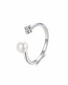Zilveren ring Solene met een parel en zirkonia – productfoto